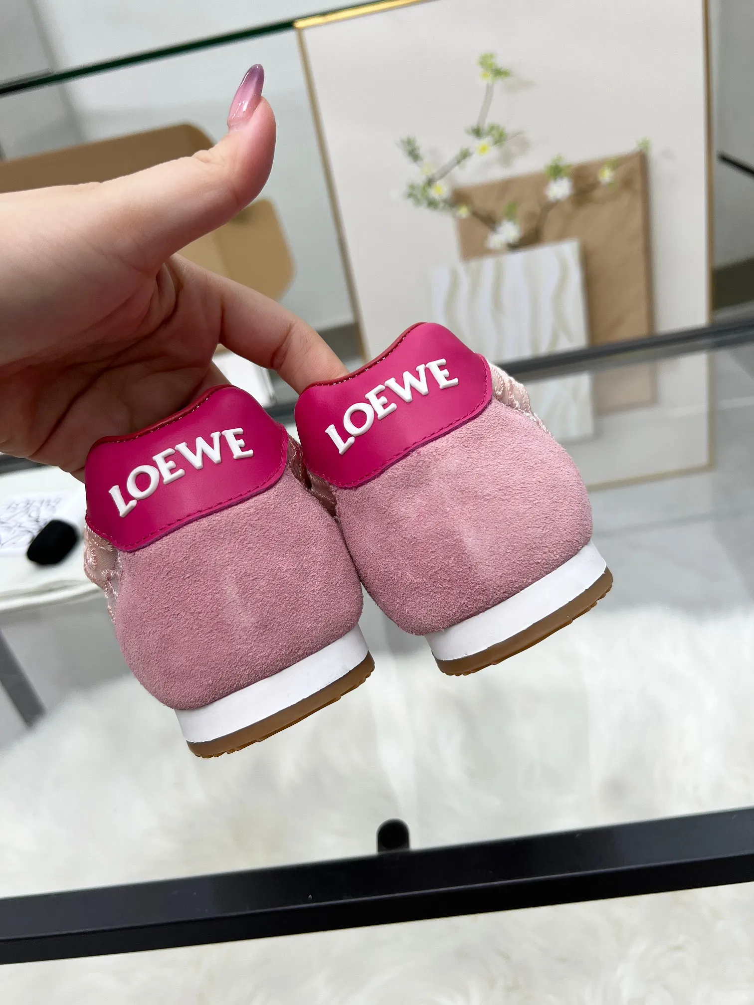 👟👟Ex-factory price 460👟👟 Men's size +10 2025 early spring new style, same style as Wang Yibo! Loewe Ballet Runner 2.0 sneakers for couples. New color matching retro series running shoes. Standard size: women's size 35-40, button +10. Men's size. 39-45, button ➕10.